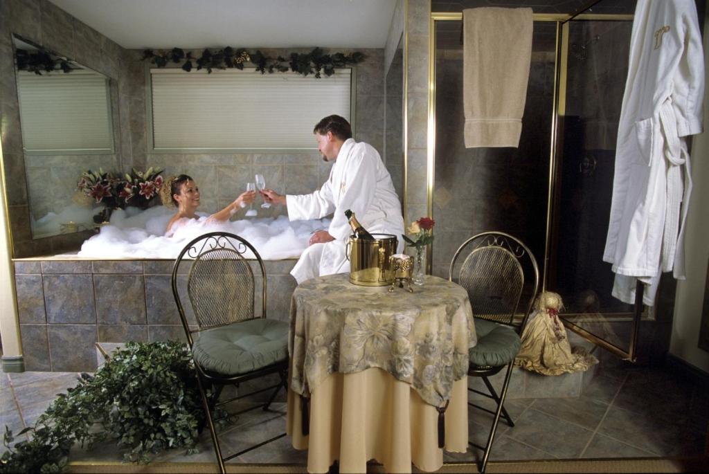 A Vista Villa Couples Retreat เคโลว์นา ห้อง รูปภาพ