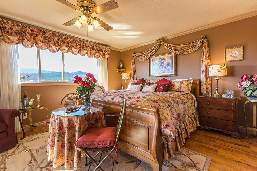 A Vista Villa Couples Retreat เคโลว์นา ภายนอก รูปภาพ